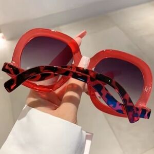 Womens Red Oval Gradient Lens With Tortoiseshell Temple Sunglasses